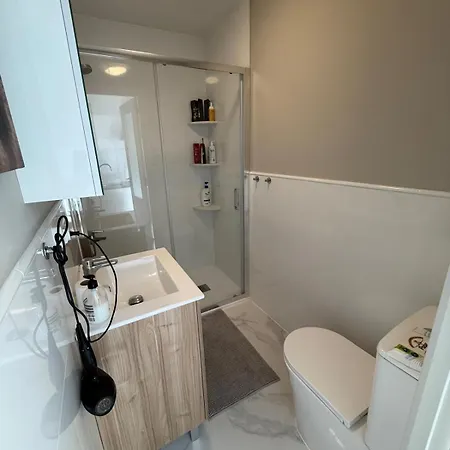 Large New House With Terraces And Air Conditioning * كولرا