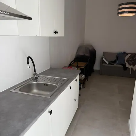 بيت للعطل Large New House With Terraces And Air Conditioning كولرا